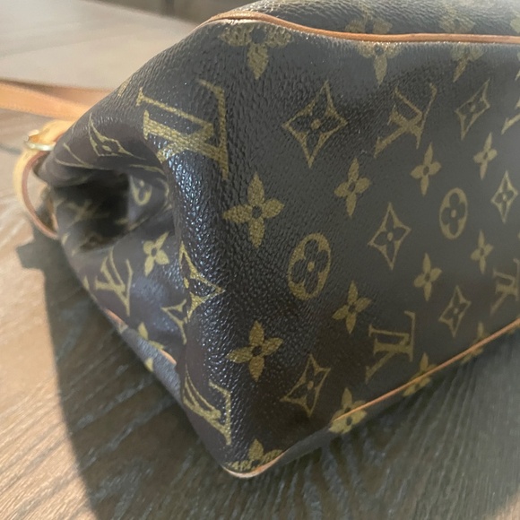 Authentic LV Monogram Batignolles Handbag - Picture 14 of 16